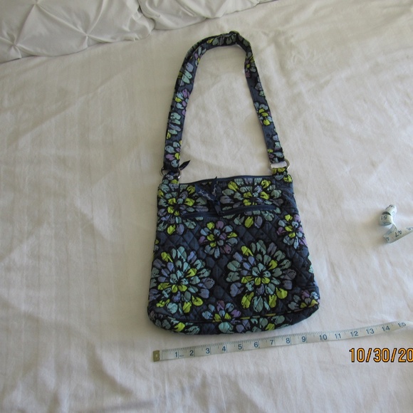 Vera Bradley Quilted Floral Pattern Cross Body Bag - Picture 11 of 11